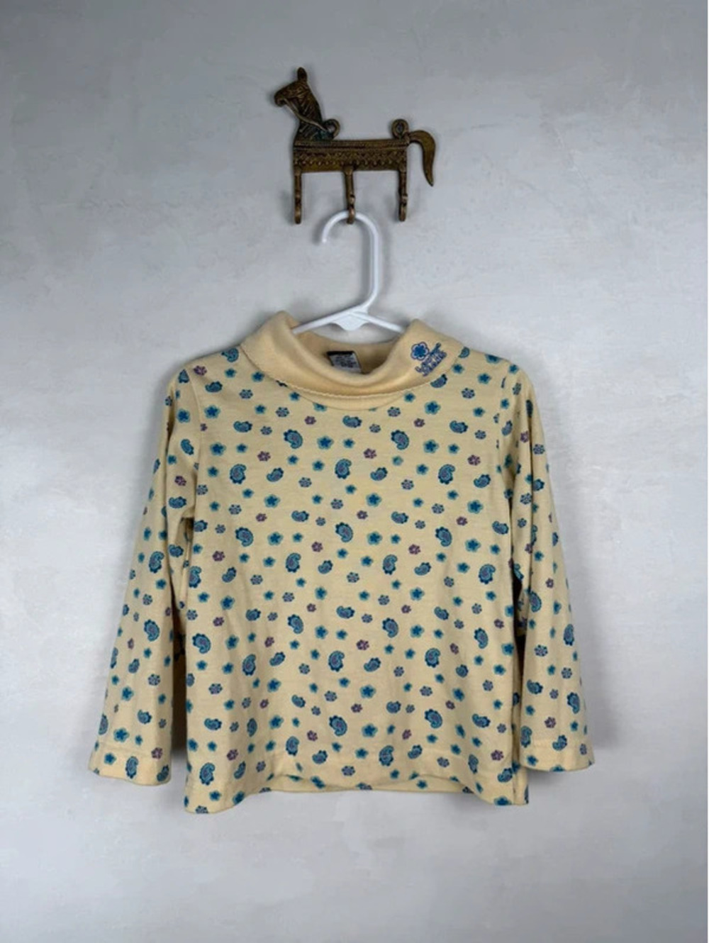 Kids Levi’s Paisley turtleneck sizeT